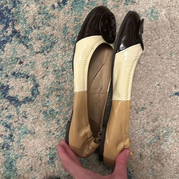 TORY BURCH Women's Beige & brown patent leather ballet flats shoes MINNIE - Picture 9 of 10